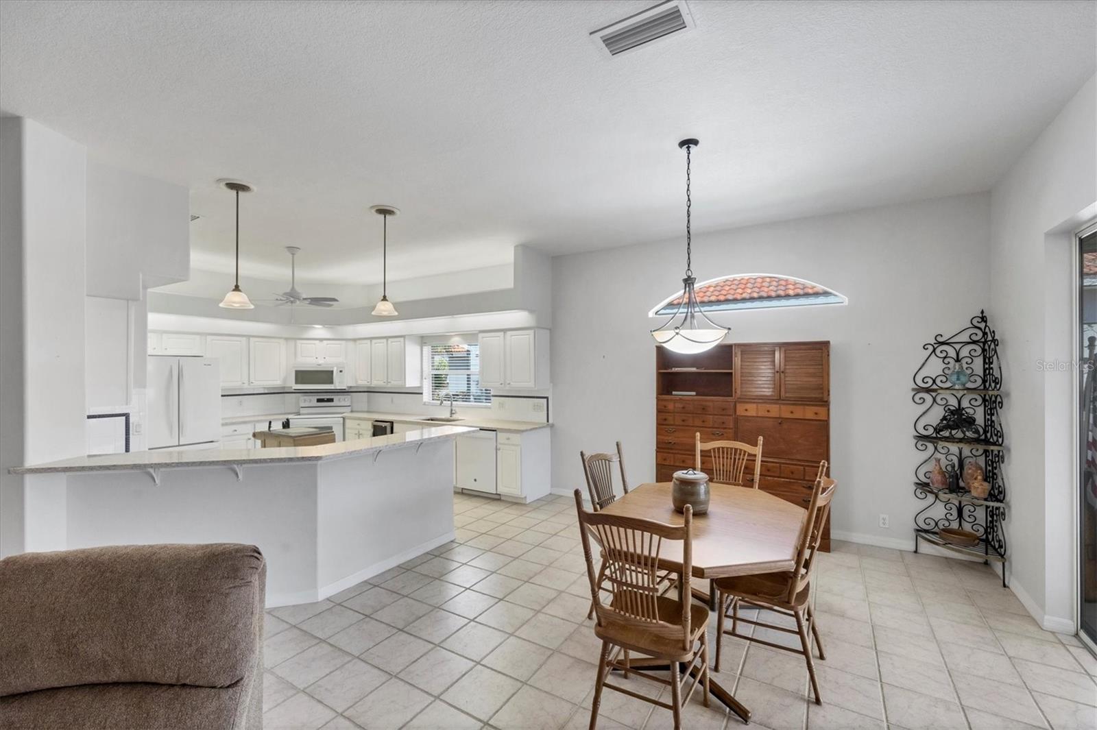 PELICAN POINTE GOLF & COUNTRY CLUB - Residential