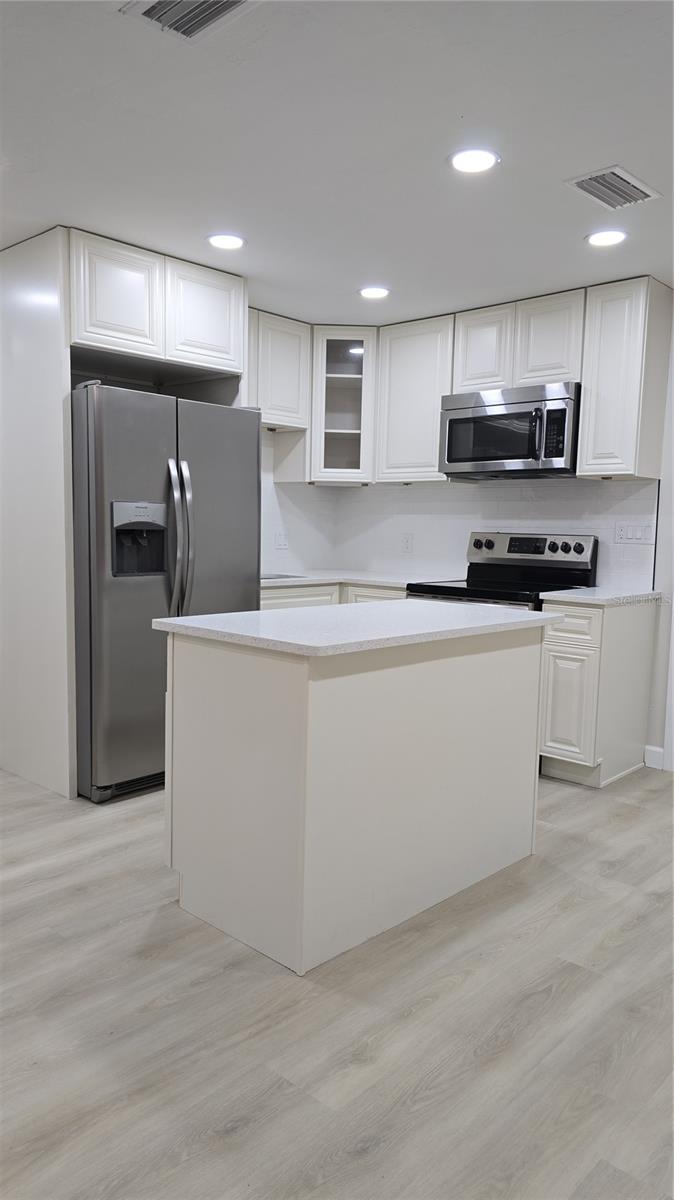 LINCOLN ESTATES - Residential