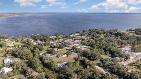 A home in LAKE WALES