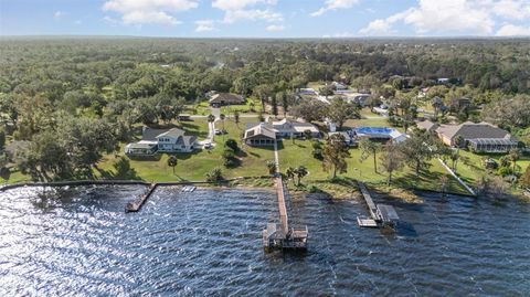 A home in LAKE WALES