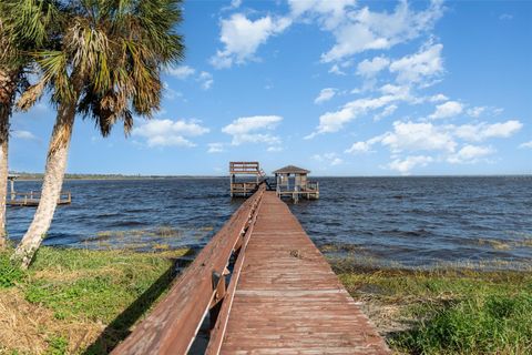 A home in LAKE WALES