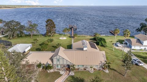 A home in LAKE WALES