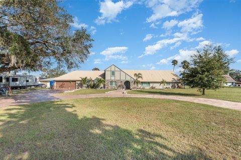 A home in LAKE WALES