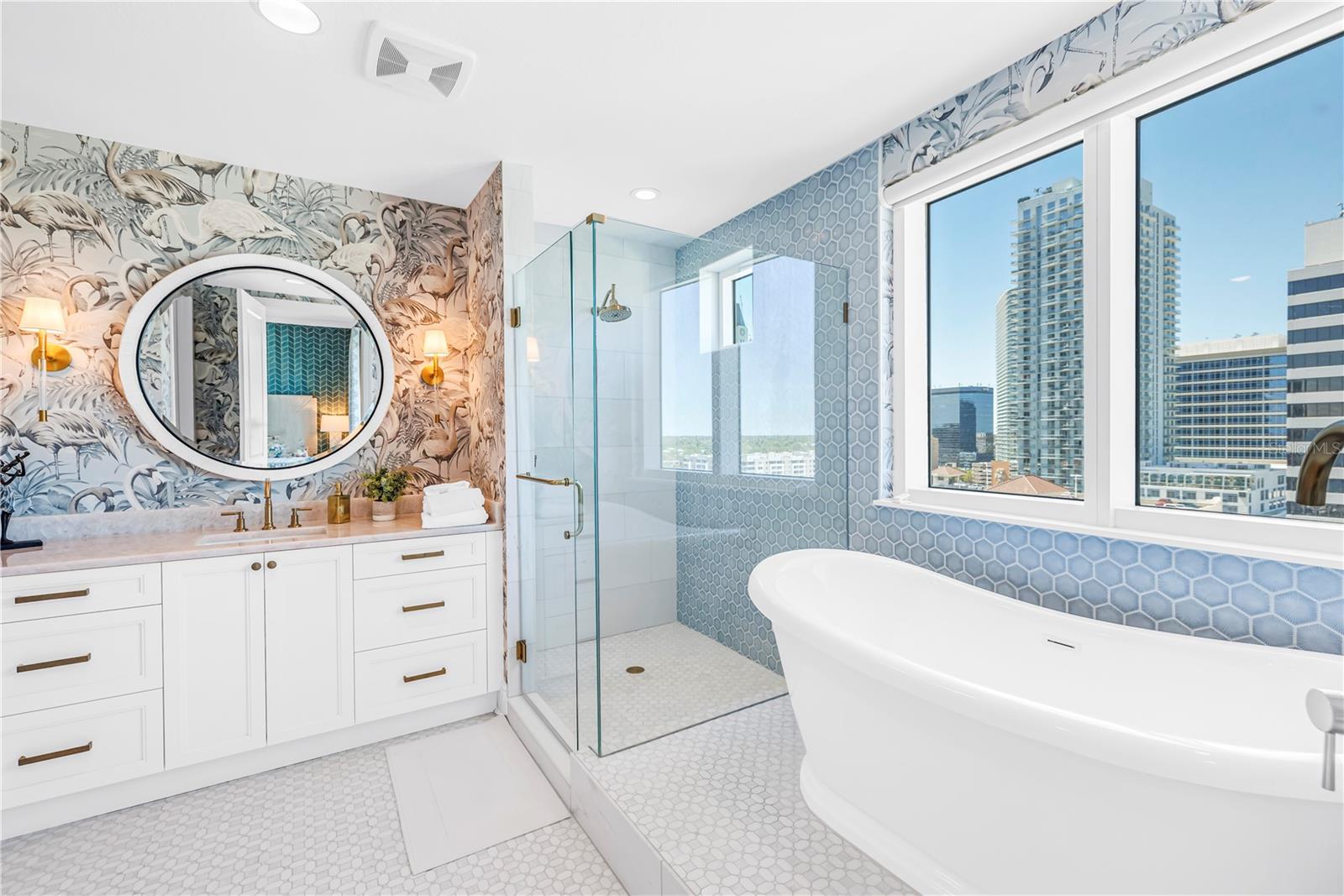 OVATION CONDO - Residential