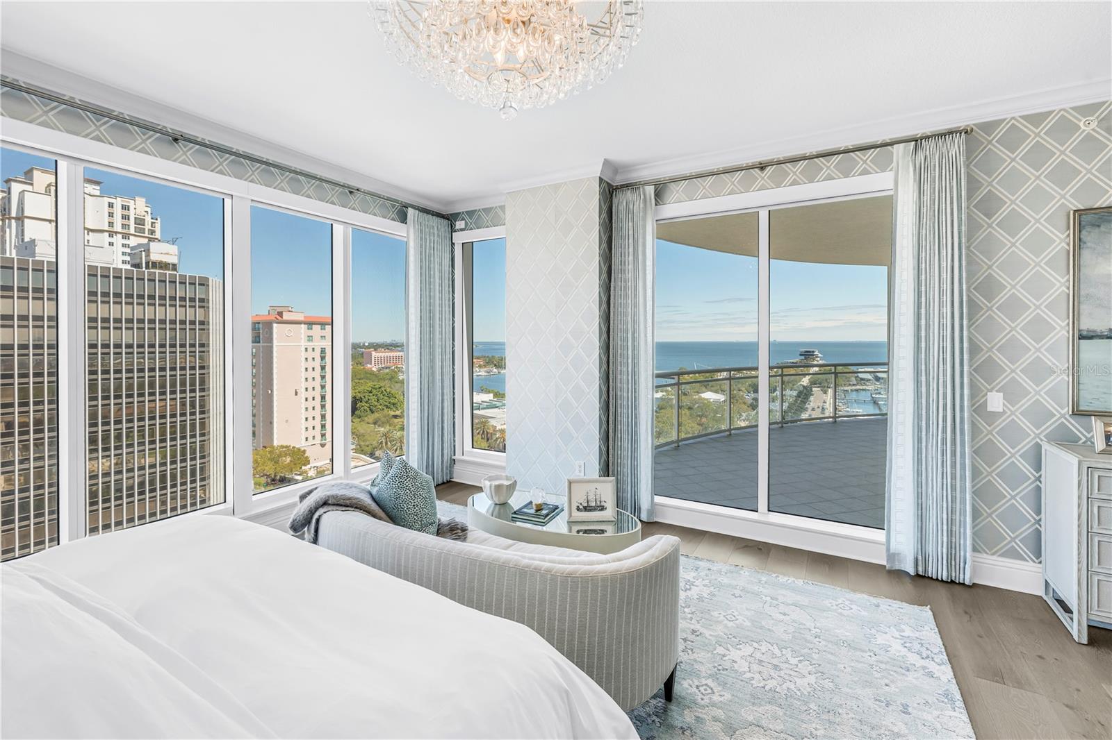 OVATION CONDO - Residential