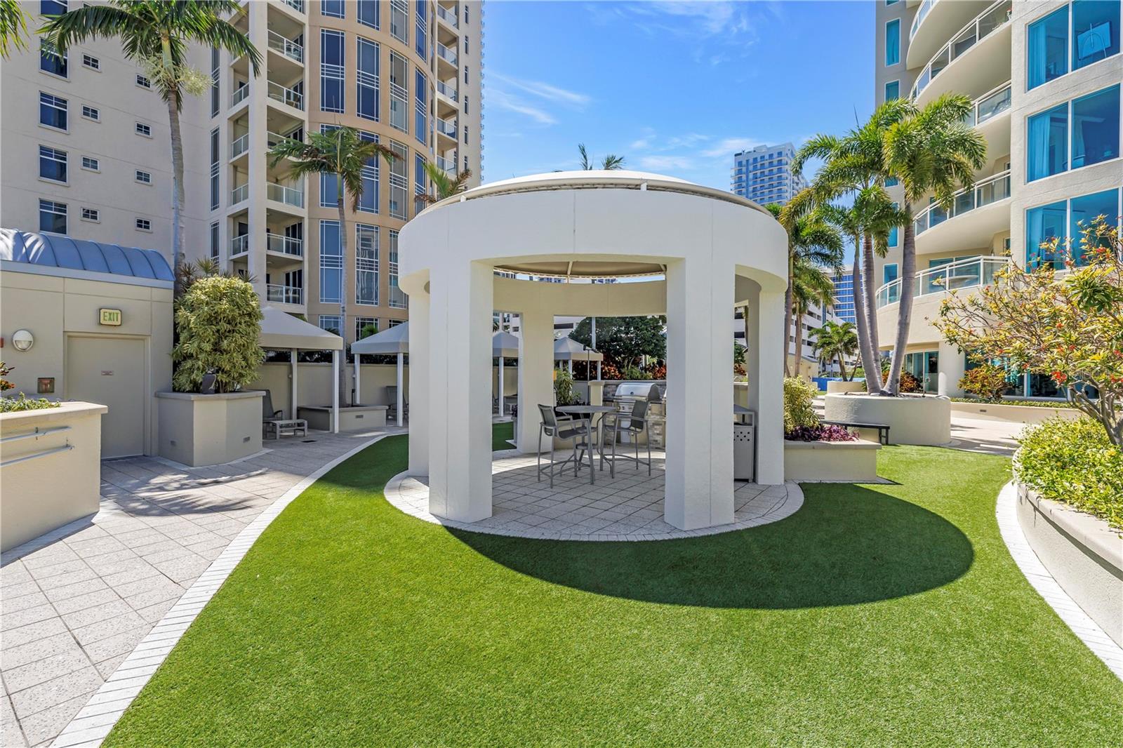 OVATION CONDO - Residential