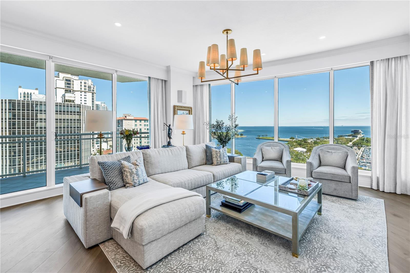 OVATION CONDO - Residential