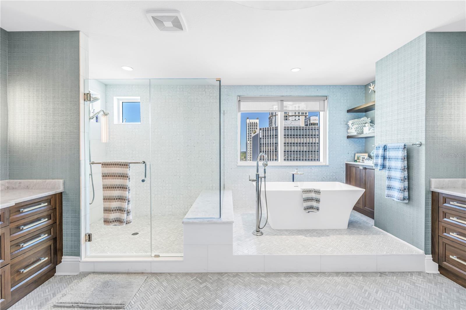 OVATION CONDO - Residential