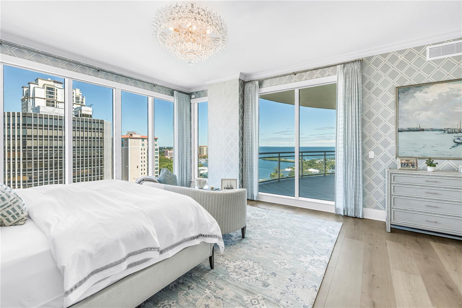 OVATION CONDO - Residential