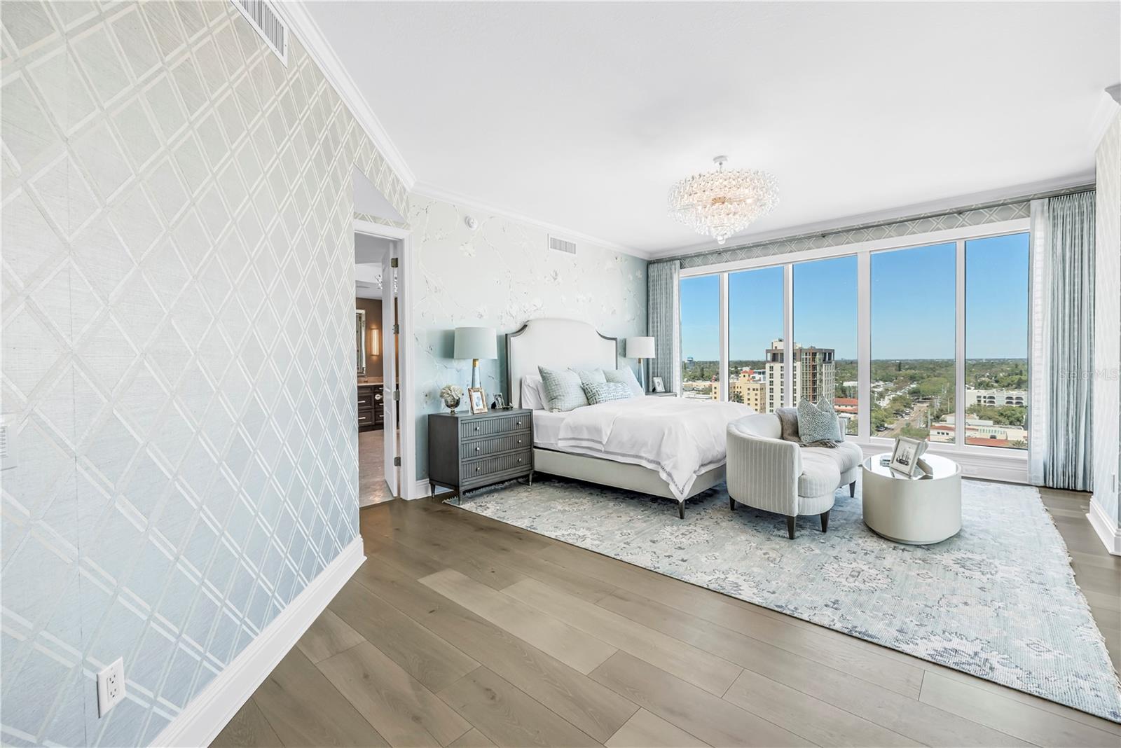 OVATION CONDO - Residential