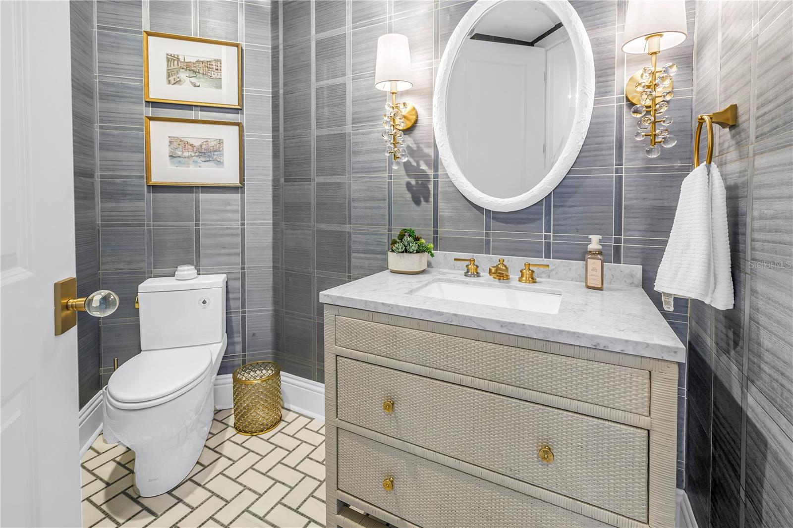 OVATION CONDO - Residential