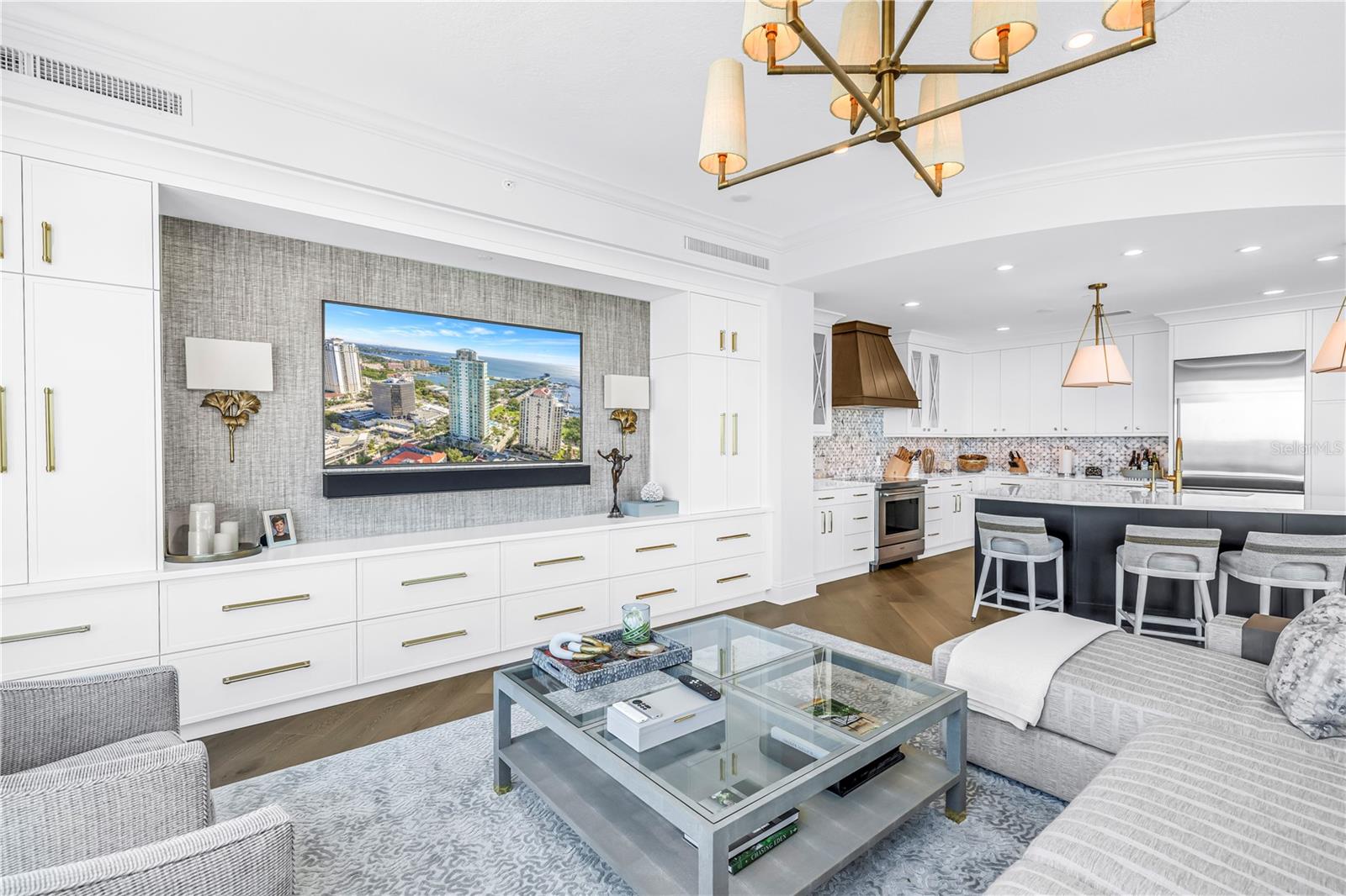 OVATION CONDO - Residential