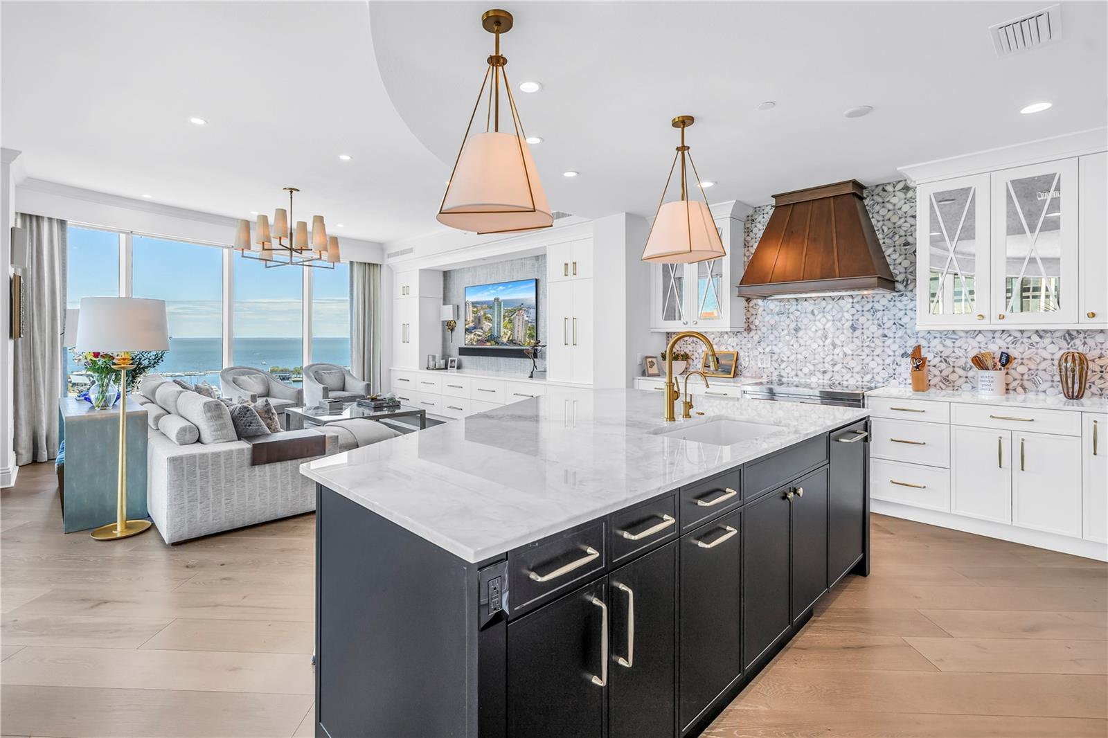 OVATION CONDO - Residential