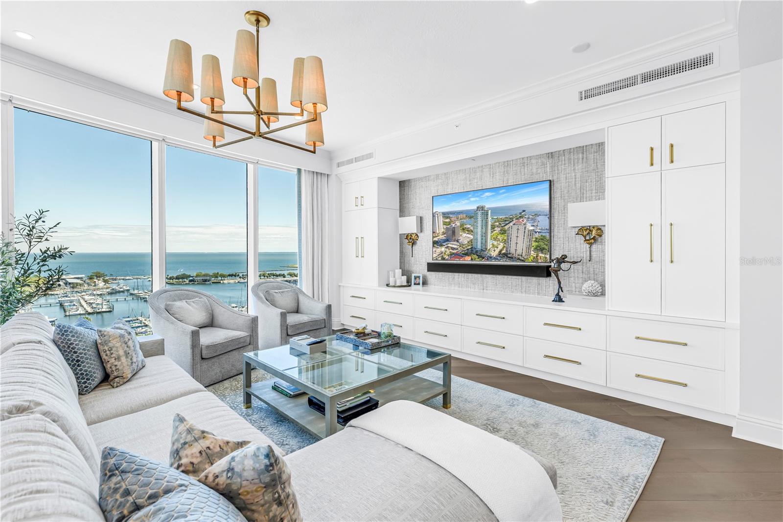 OVATION CONDO - Residential