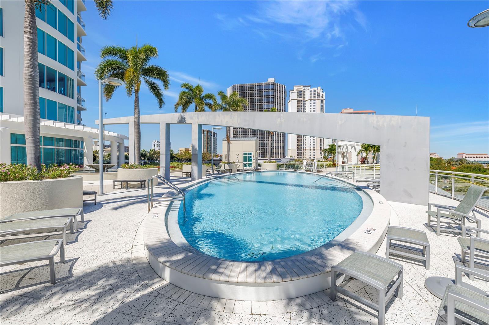 OVATION CONDO - Residential