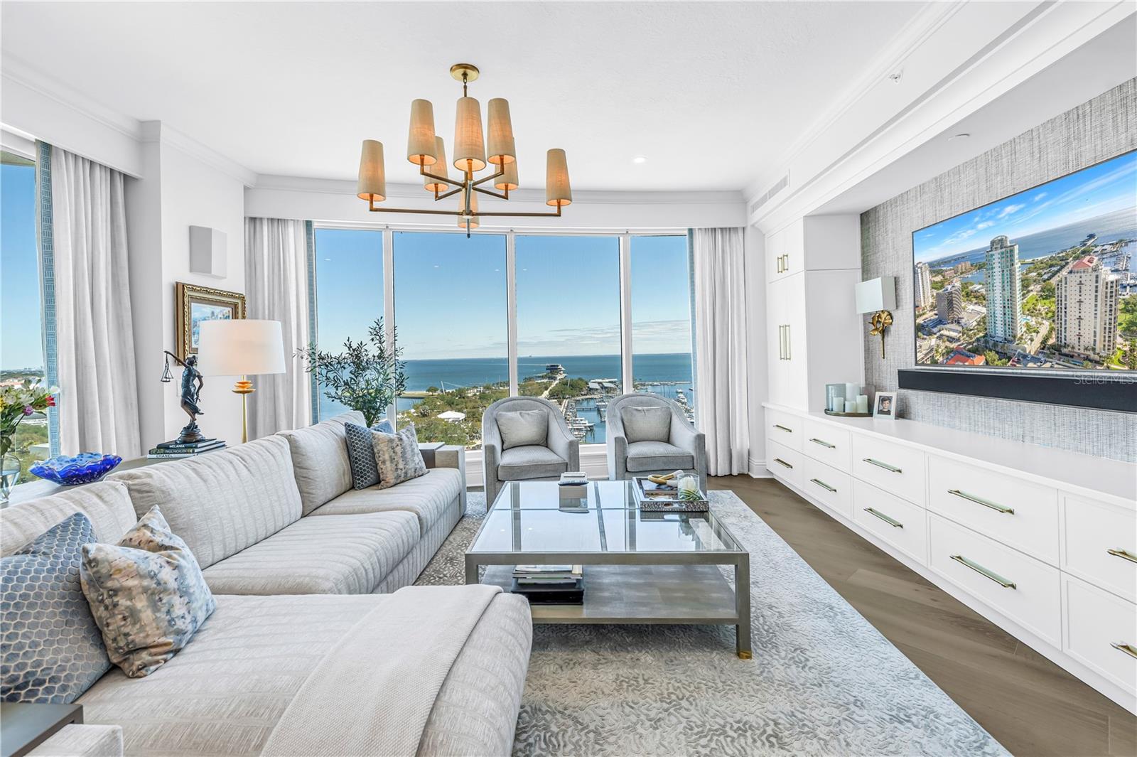 OVATION CONDO - Residential