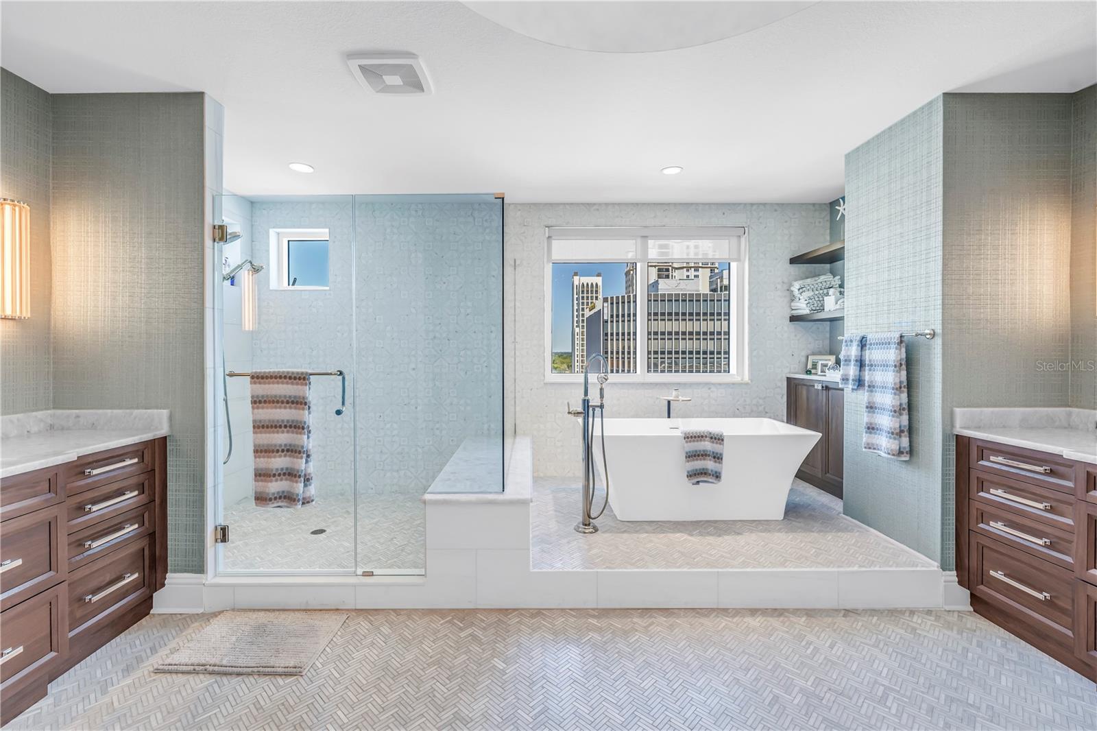 OVATION CONDO - Residential