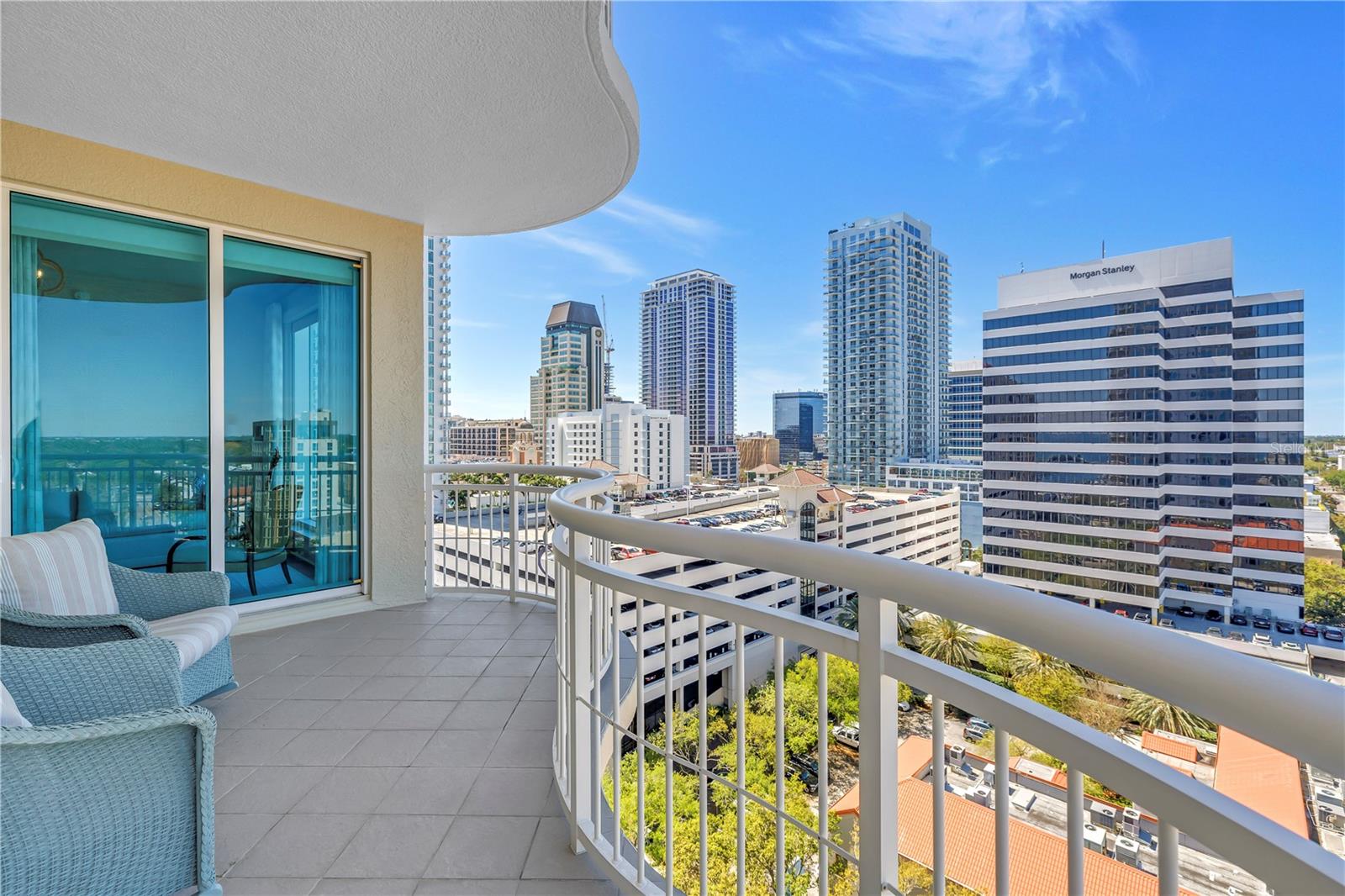 OVATION CONDO - Residential