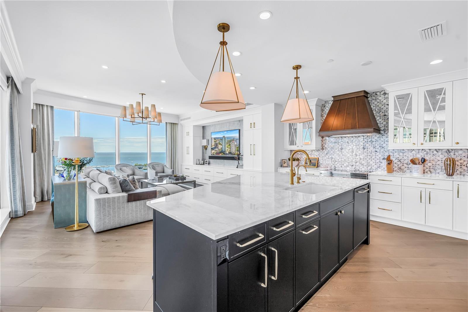 OVATION CONDO - Residential