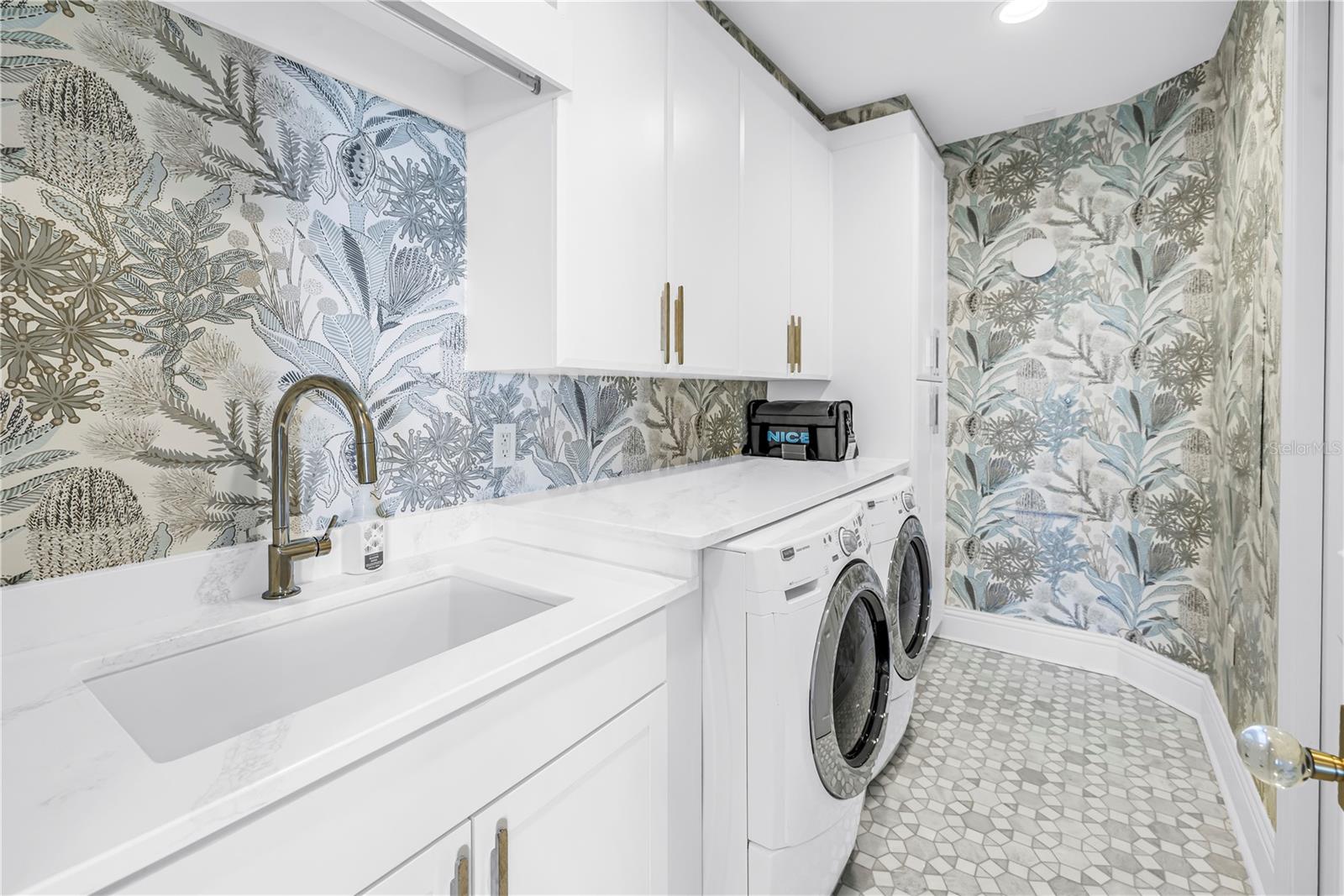 OVATION CONDO - Residential