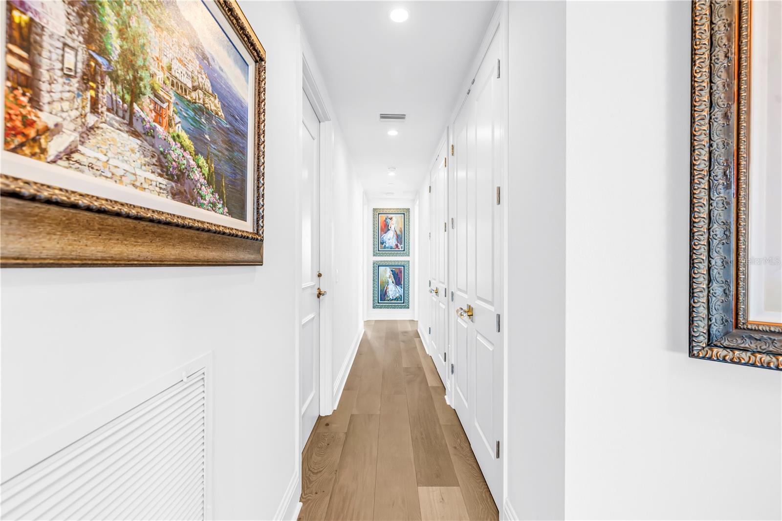 OVATION CONDO - Residential