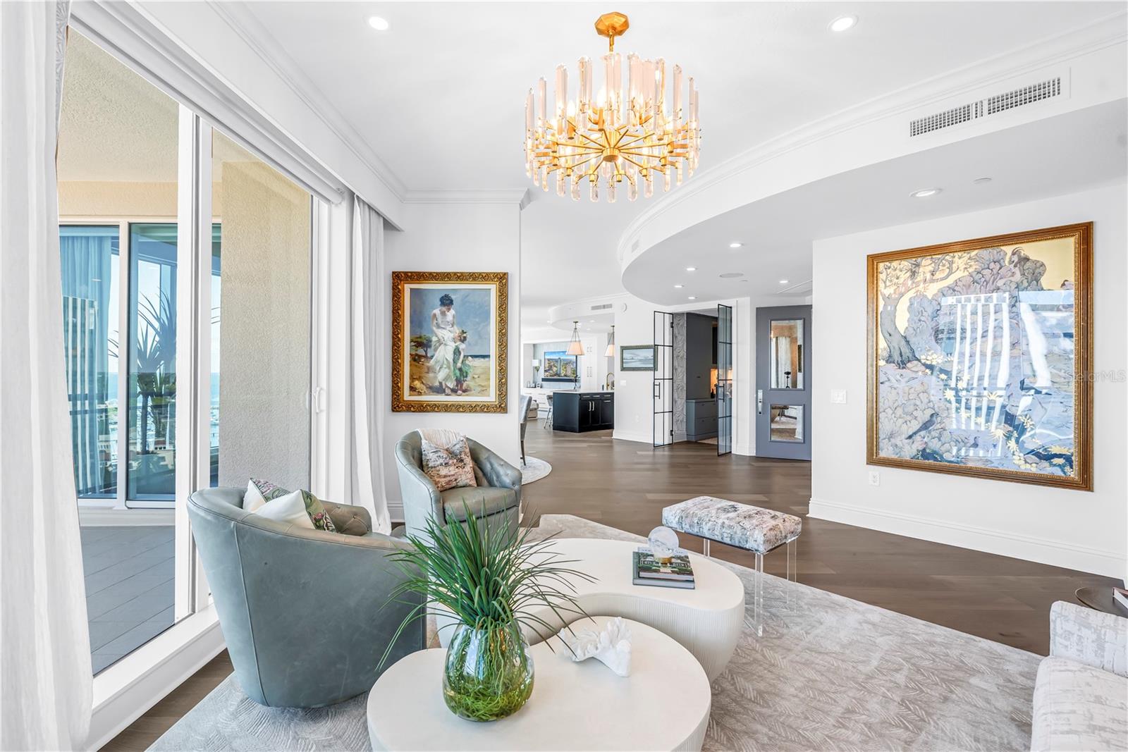 OVATION CONDO - Residential