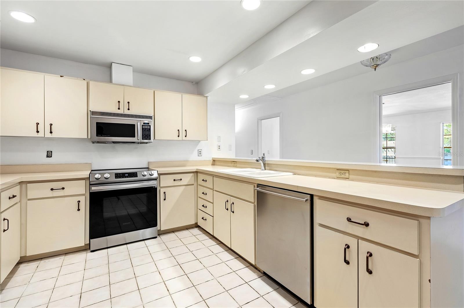 BENT TREE VILLAGE - Residential