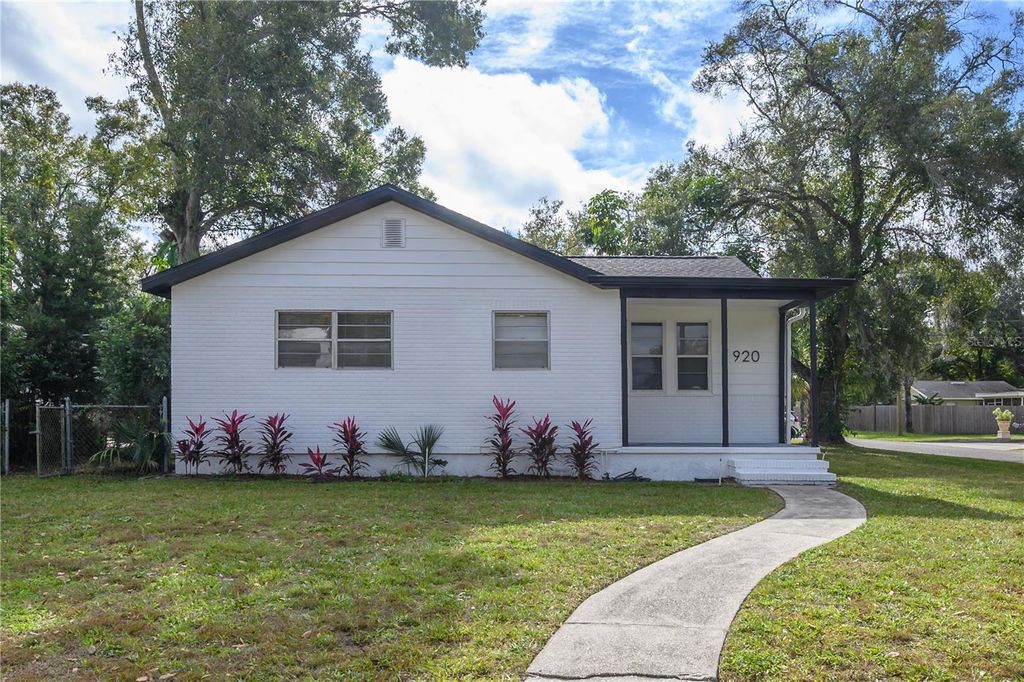 Photo of 920 W Orient Street, Tampa, FL 33603 (MLS # TB8477589)