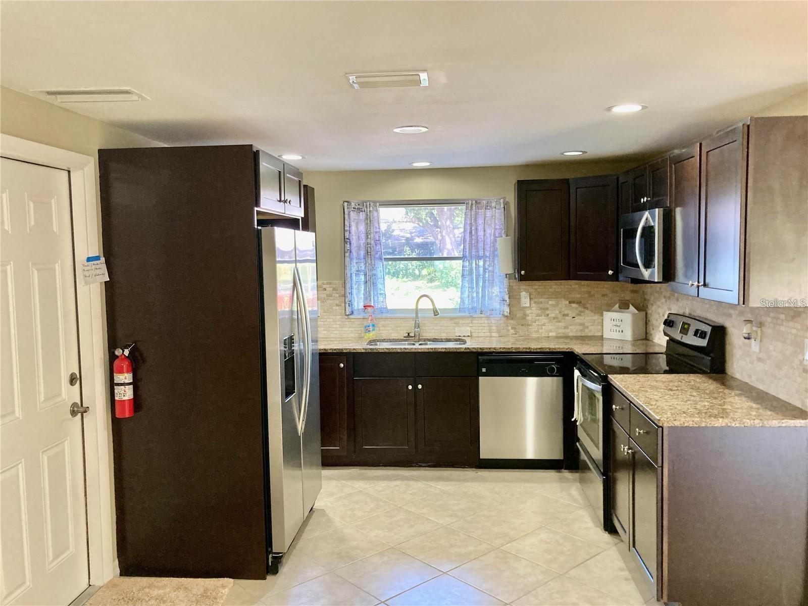 BAYSHORE GARDENS SEC 19 - Residential Lease