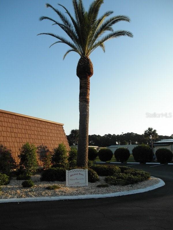 HOLIDAY PARK - Land