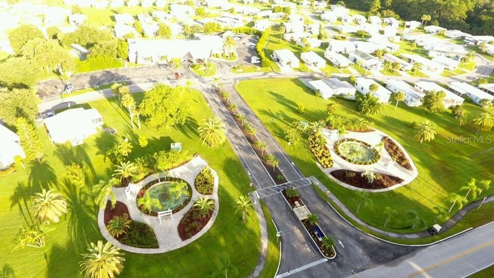 HOLIDAY PARK - Land