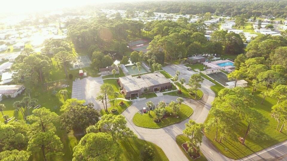 HOLIDAY PARK - Land