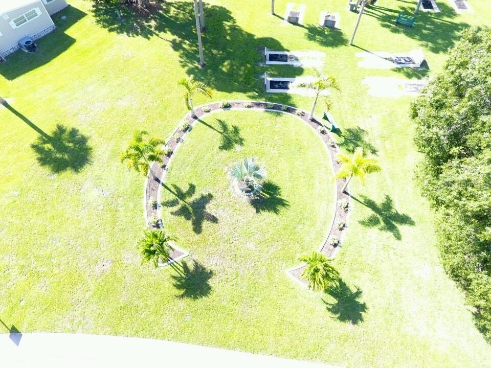 HOLIDAY PARK - Land