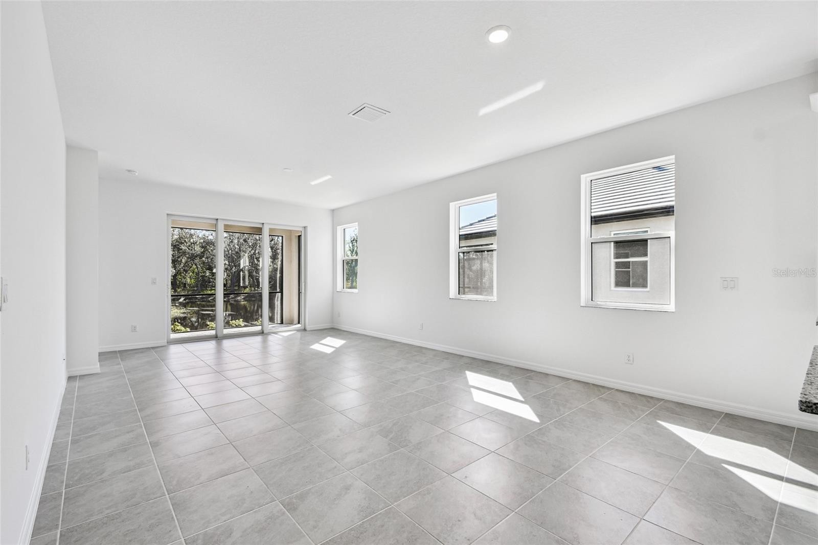 SWEETWATER VILLAS AT LAKEWOOD RANCH - Residential