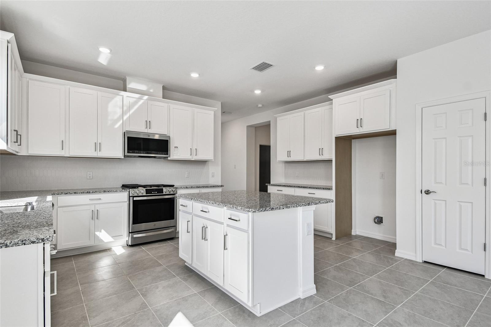 SWEETWATER VILLAS AT LAKEWOOD RANCH - Residential