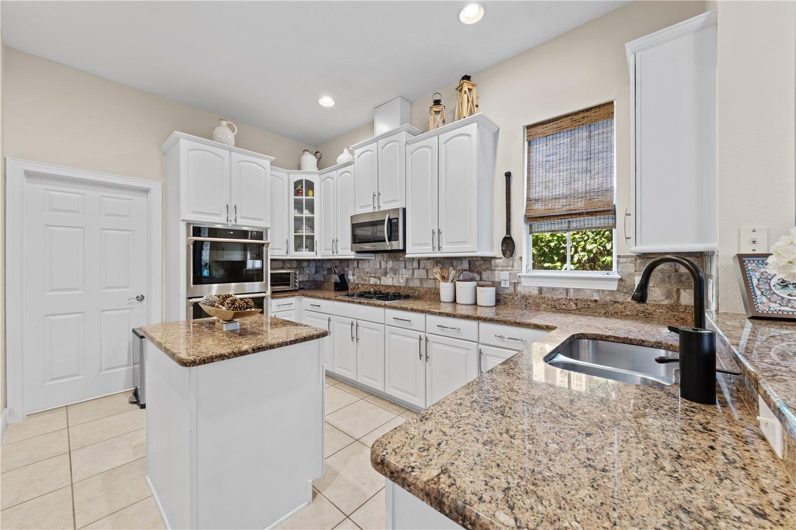 KEENES POINTE - Residential