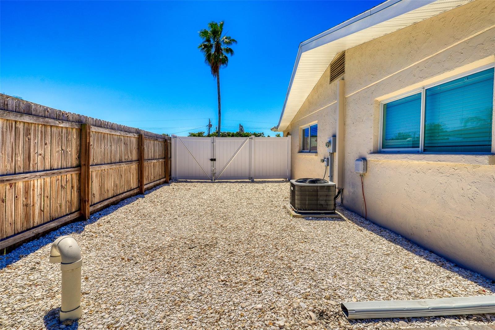 SOUTH GATE - Residential