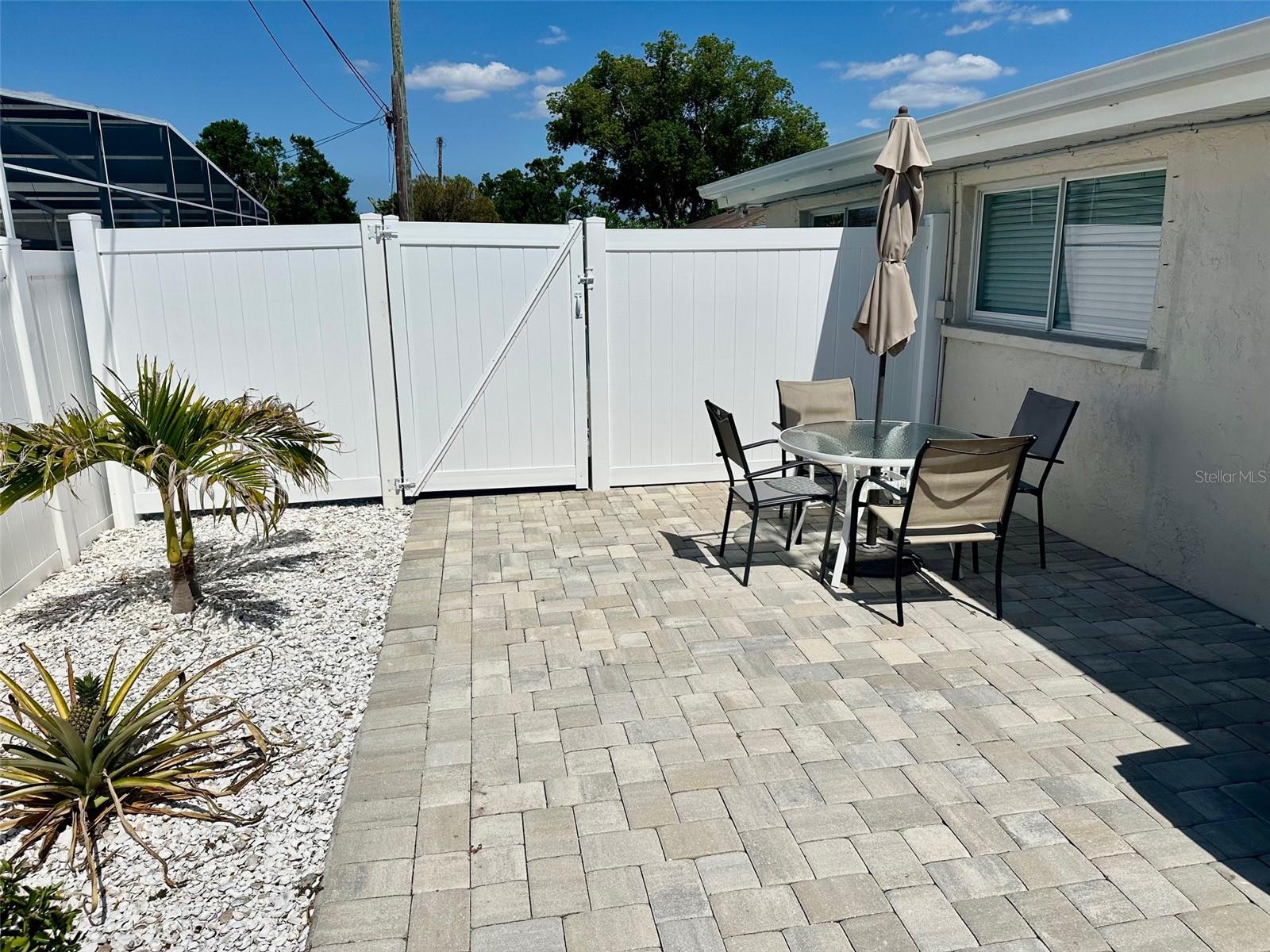 SOUTH GATE - Residential