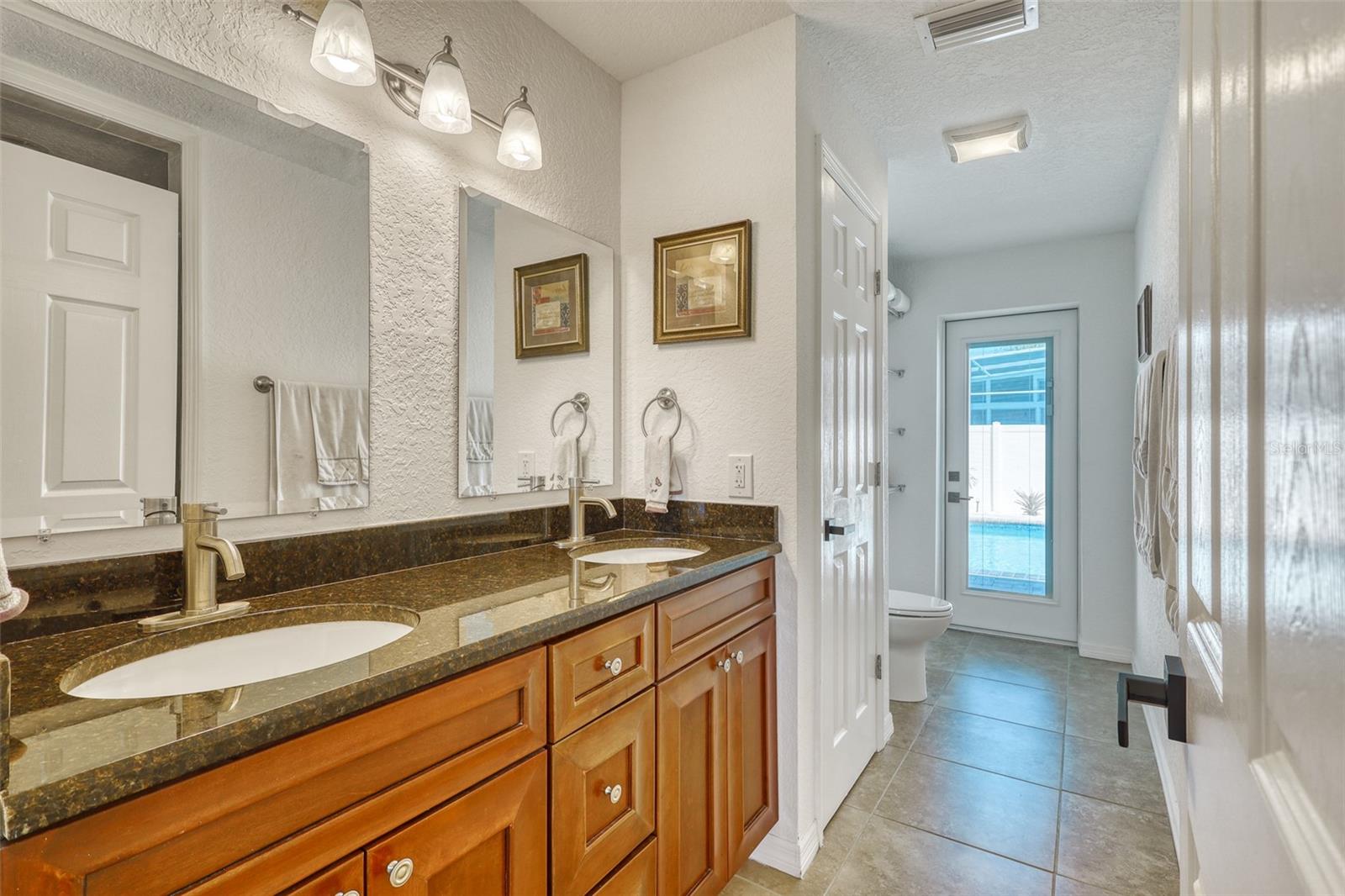 SOUTH GATE - Residential