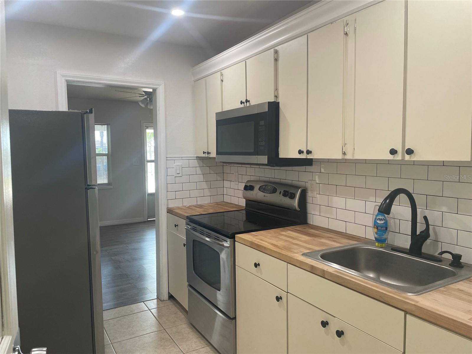 EDGEWATER ESTS UNIT 5 - Residential Lease