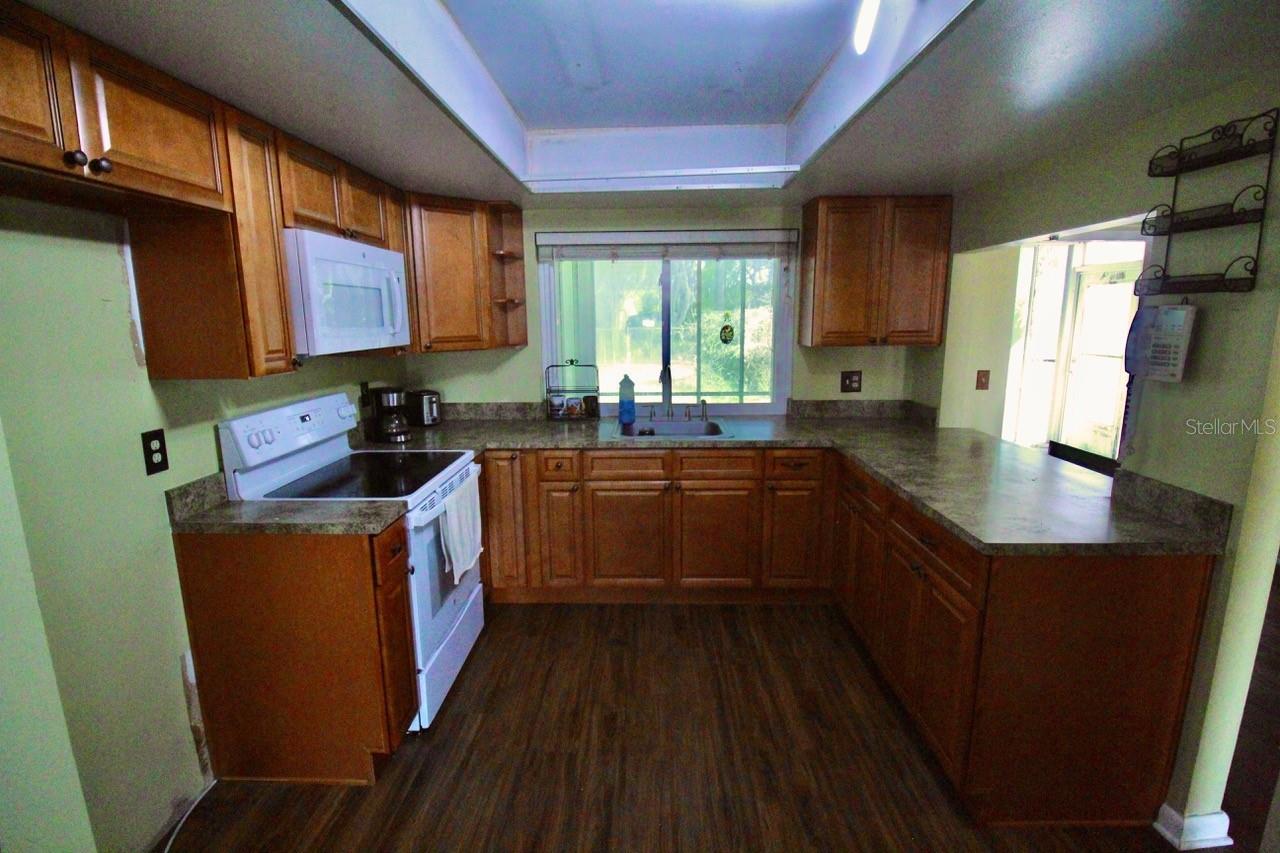 IMPERIAL LAKES - Residential