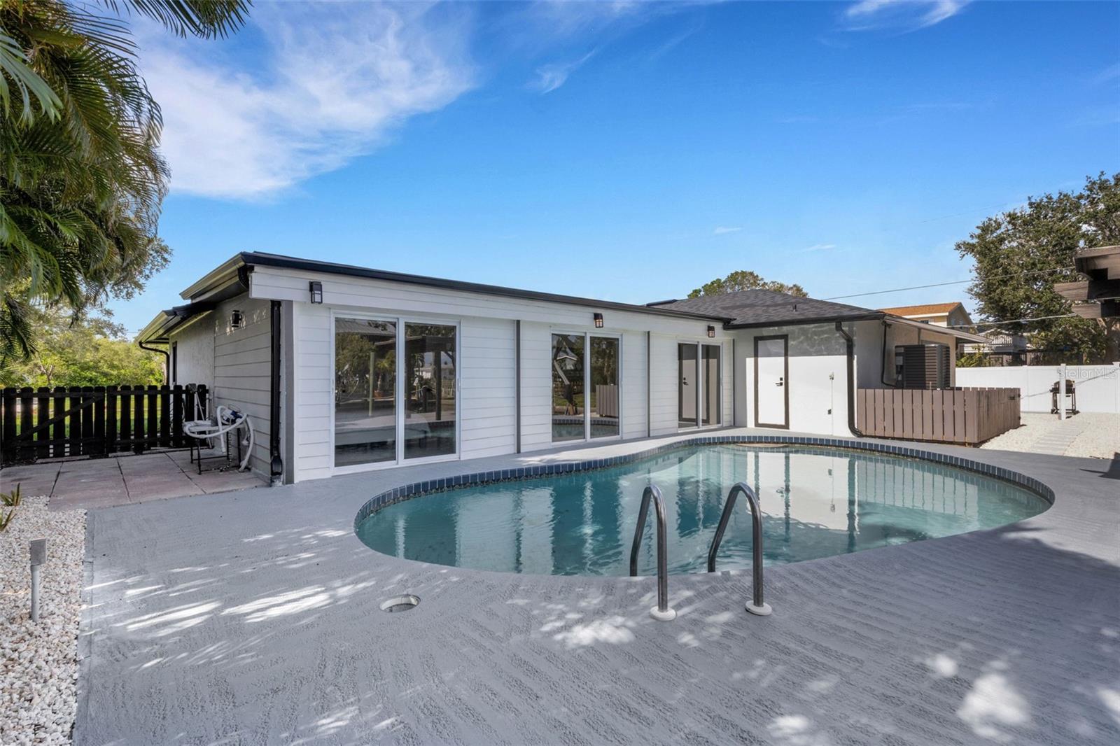 GULF & BAY ESTATES BLOCKS 1A, 1 & 2 - Residential