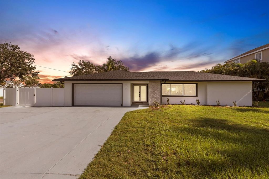 Photo of 4316 Caloosa Drive, Palmetto, FL 34221 (MLS # A4660031)