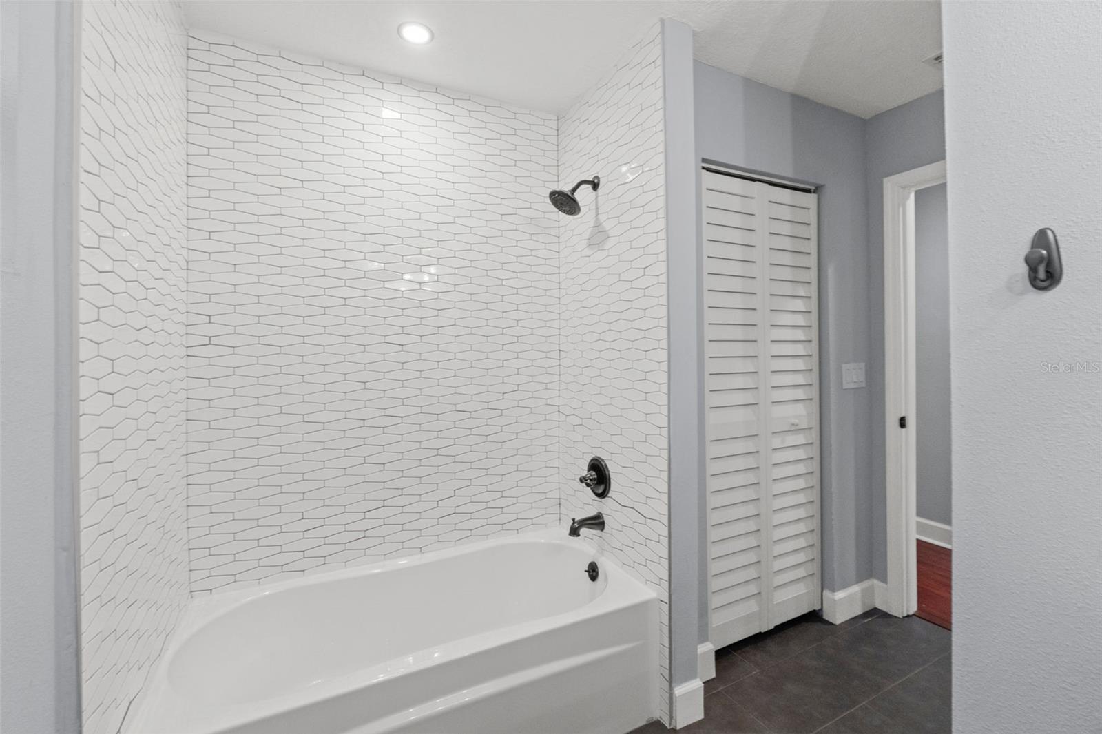 RIVERBEND SUB - Residential