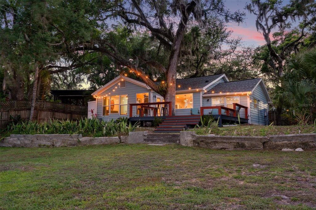 Photo of 1502 E Park Circle, Tampa, FL 33610 (MLS # TB8501236)