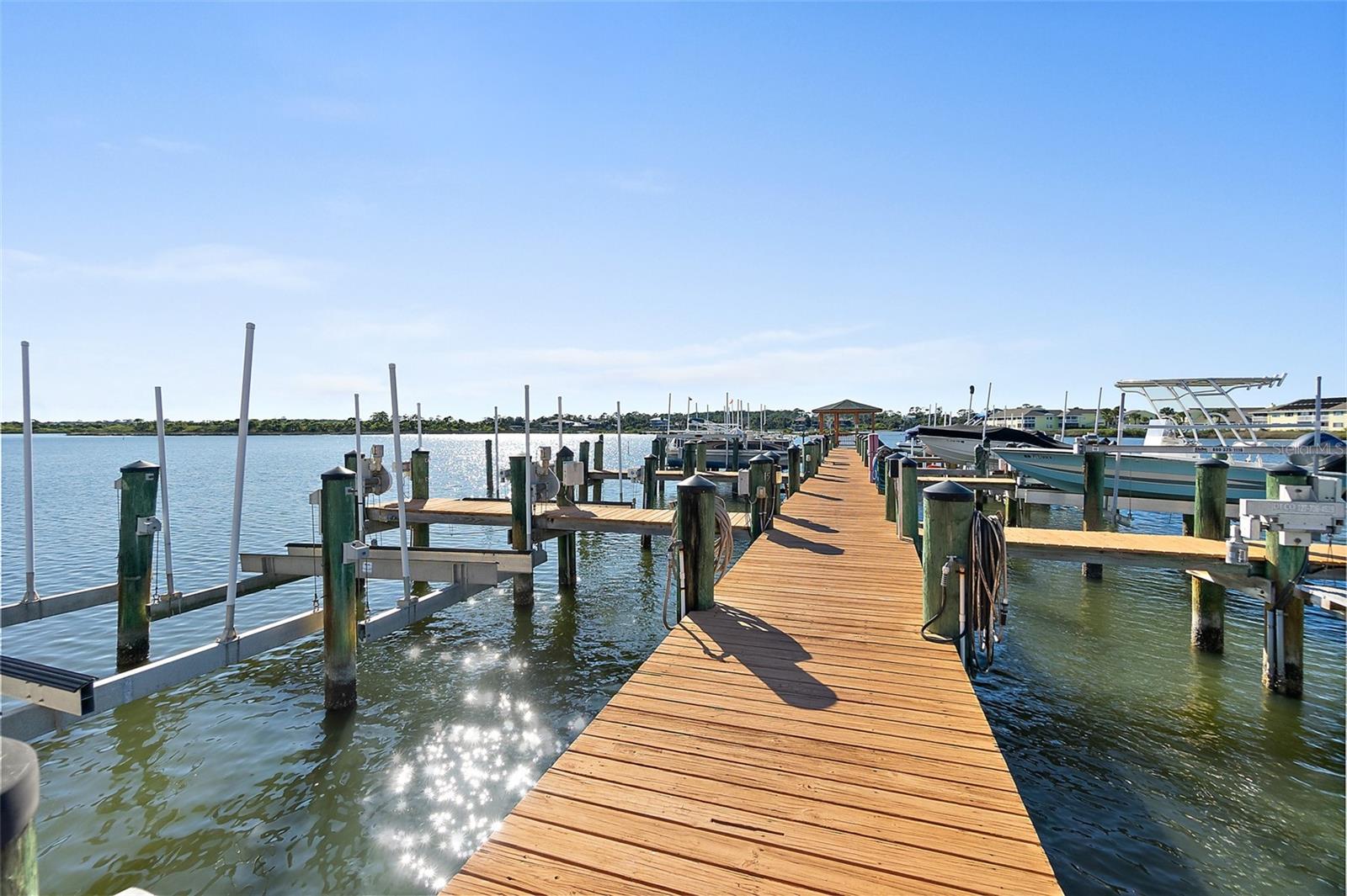 MARINA BAY CONDO PH 1 - Residential