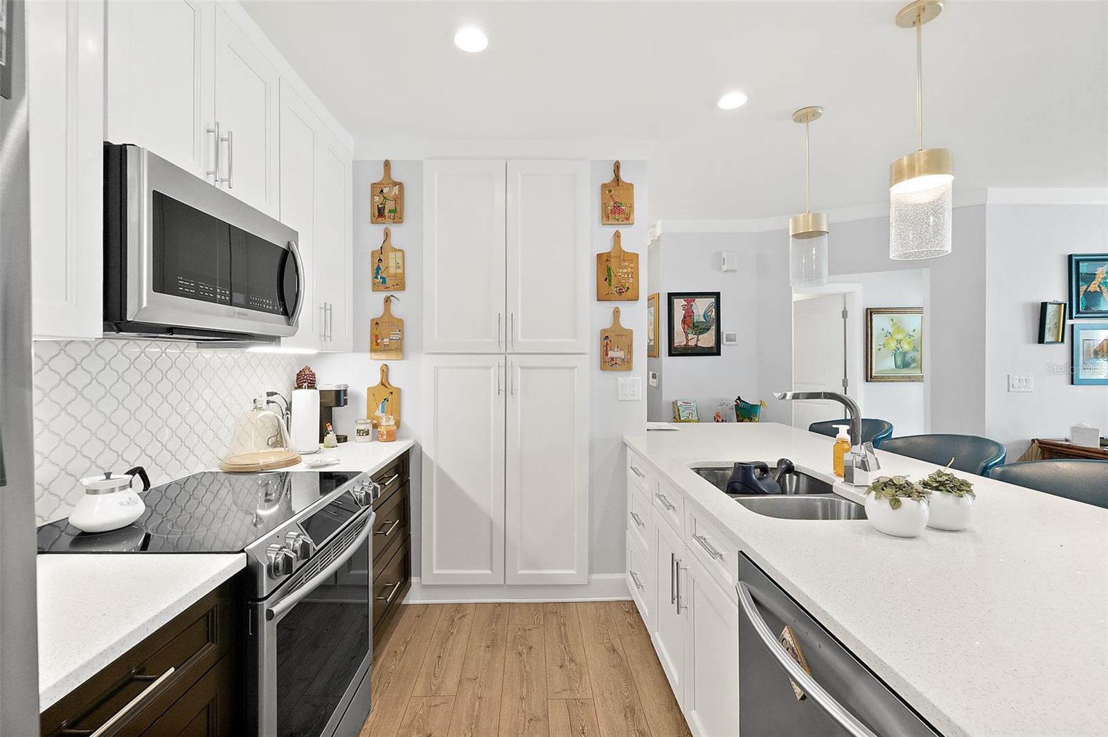 MARINA BAY CONDO PH 1 - Residential