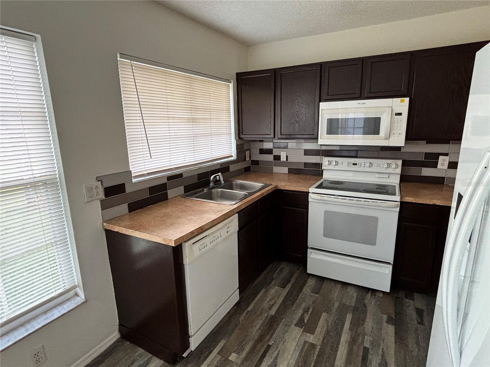 FAIRWAY GLEN AT MEADOW WOODS CONDO - Residential Lease