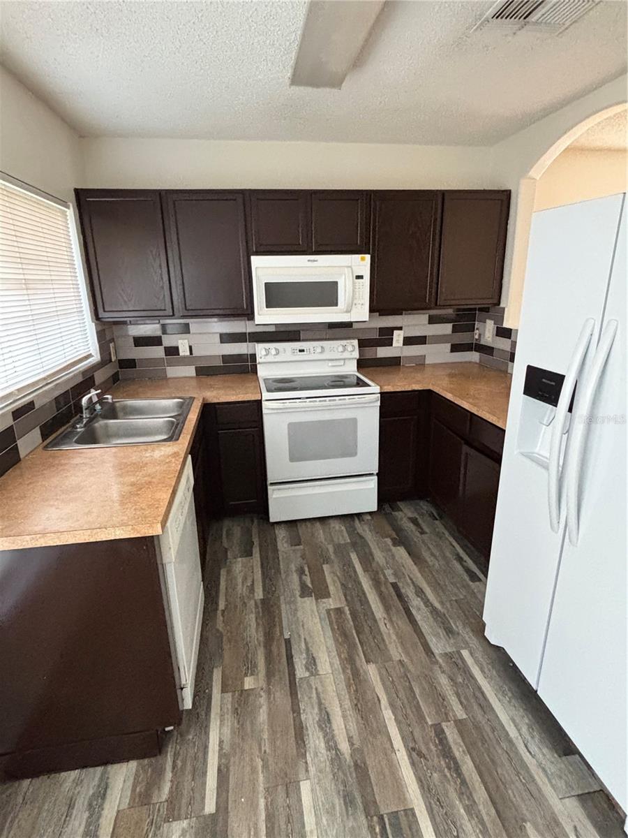 FAIRWAY GLEN AT MEADOW WOODS CONDO - Residential Lease