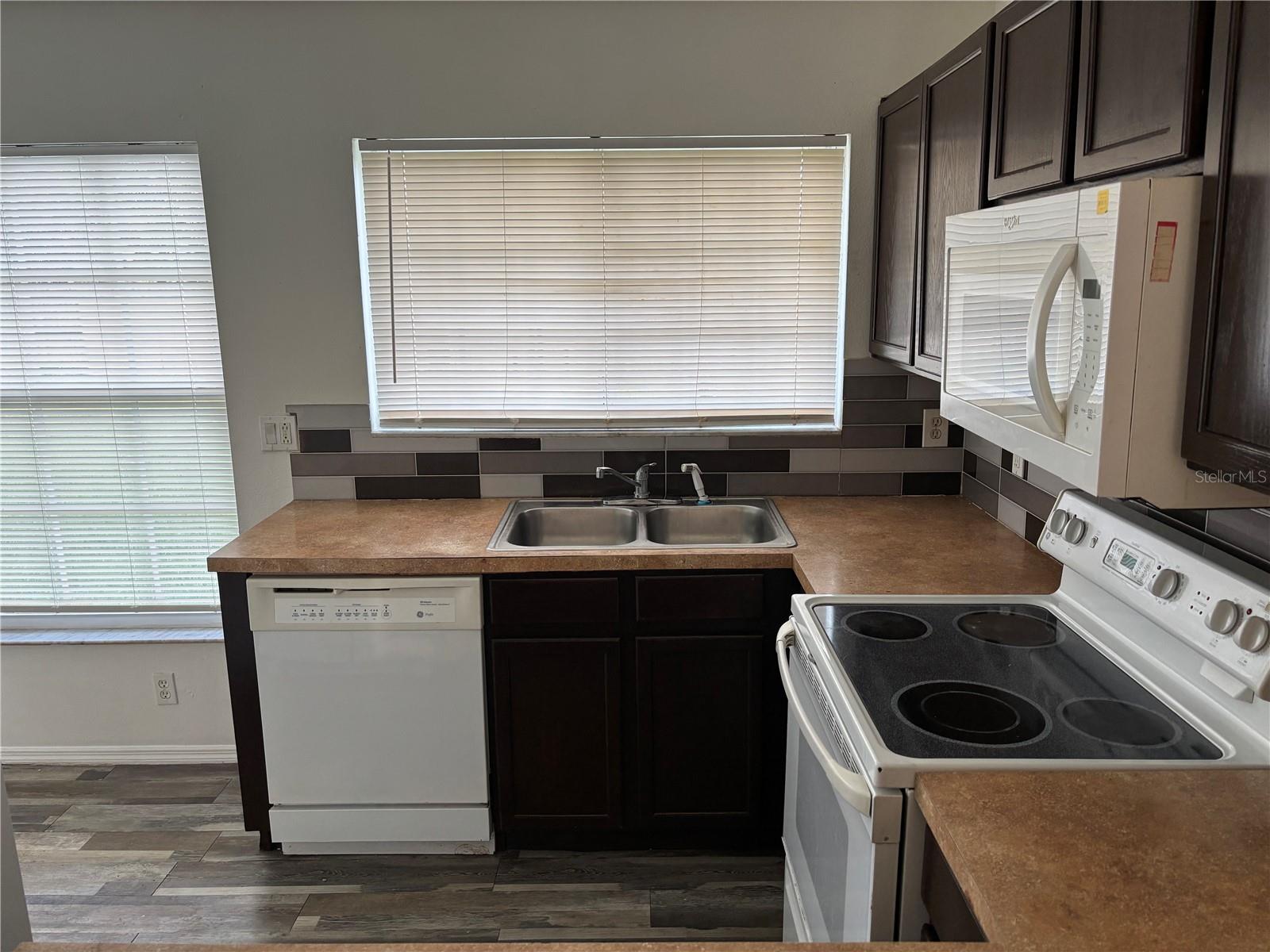 FAIRWAY GLEN AT MEADOW WOODS CONDO - Residential Lease